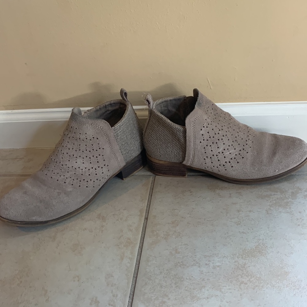 Tom’s Booties 7 - Picture 2 of 9